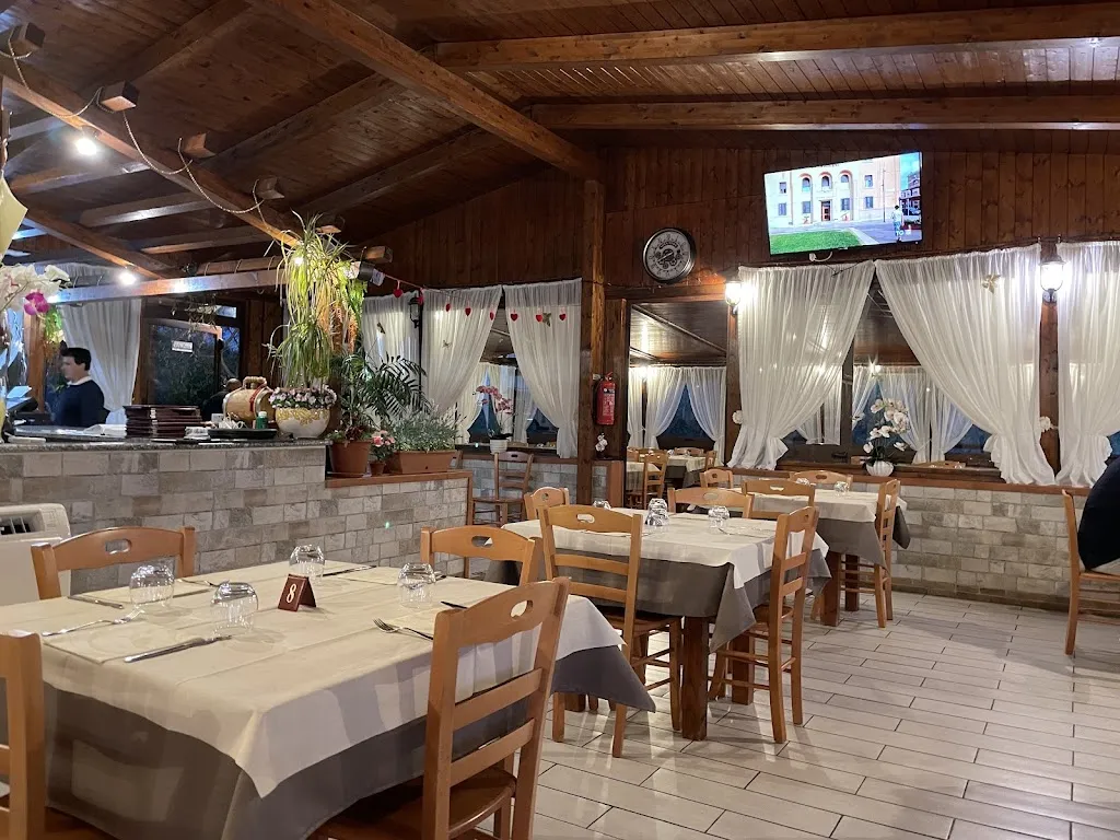 Ristorante pizzeria La Dacia_Laureana Cilento_slider_image_1