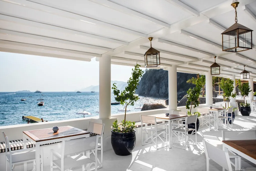 TREVILLE Beach Club restaurant in Laurito