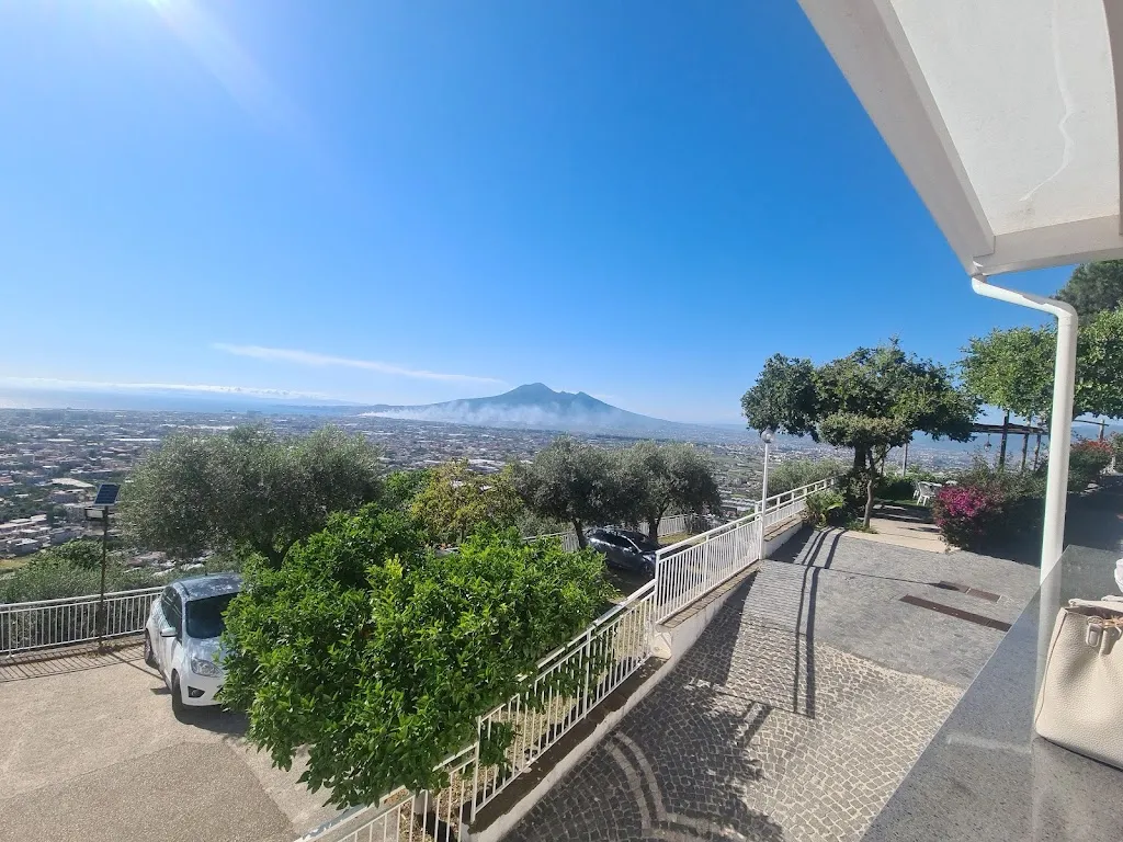 pamela ameduri_La Panoramica_Lettere_review