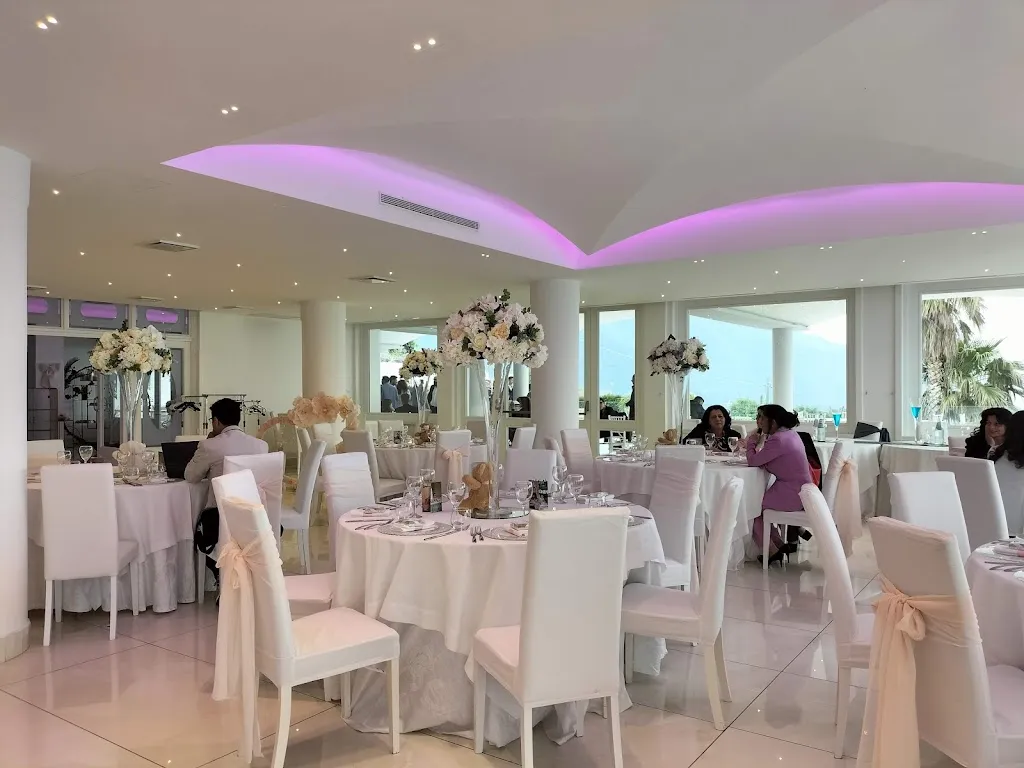 Villa Ristorante Le Chateau_Lettere_slider_image_1