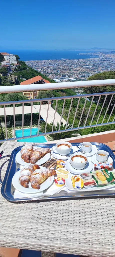 Melania Frola_Grand Hotel Meridiana_Lettere_review