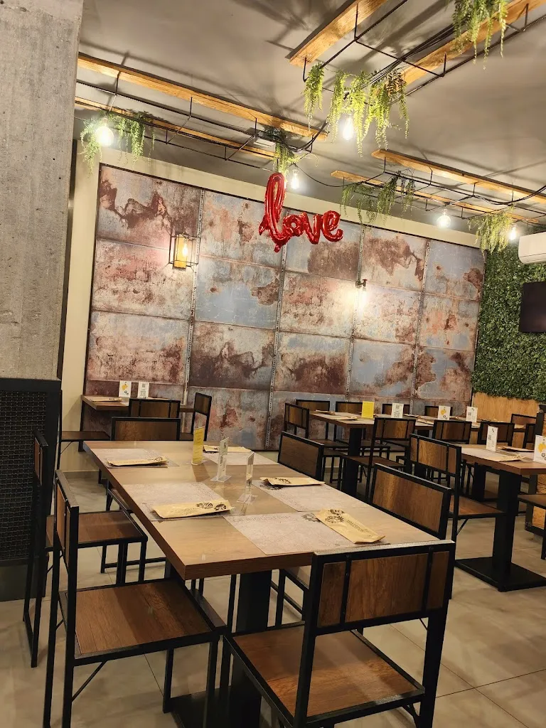 La Industria Pub-Pizzeria restaurant in Massa di Somma