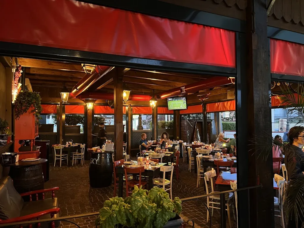 Vico Sarchiapone, Pub Pizzeria Varcaturo, Napoli Food Tour, locale SKY, American Bar, Sala Biliardo restaurant in Masseria Vecchia Ovest