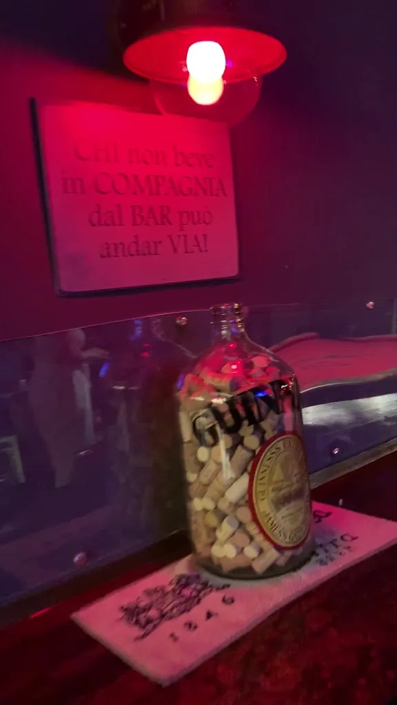 Vico Sarchiapone, Pub Pizzeria Varcaturo, Napoli Food Tour, locale SKY, American Bar, Sala Biliardo_Masseria Vecchia Ovest_slider_image_2