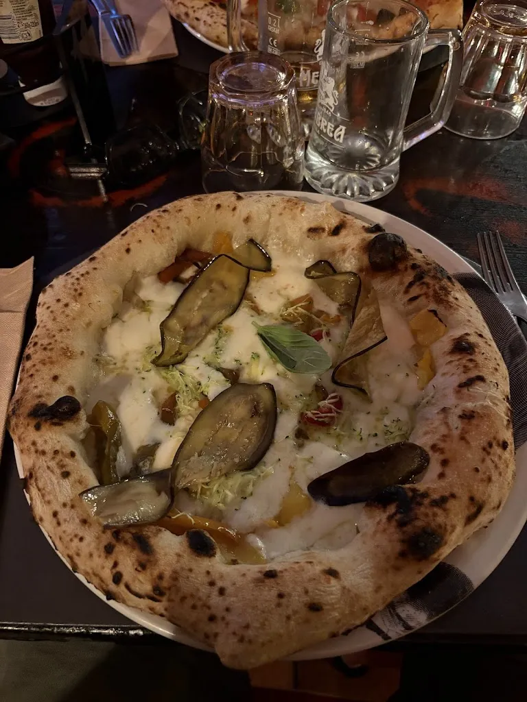 Vico Sarchiapone, Pub Pizzeria Varcaturo, Napoli Food Tour, locale SKY, American Bar, Sala Biliardo_Masseria Vecchia Ovest_slider_image_3