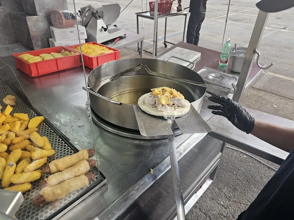 Antonio 100 x 100 Street Food neapolitano restaurant in Maddaloni