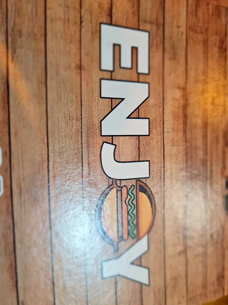 Eugenio_Enjoy Burger_Maddaloni_review