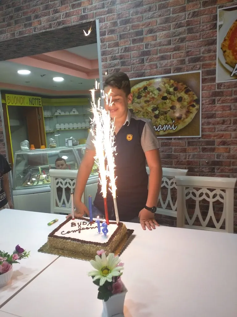 Strapizzami_Maddaloni_slider_image_3