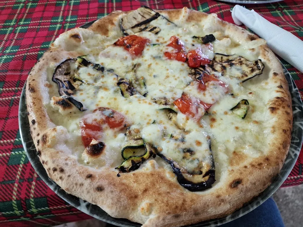 Fabio De Cesare_La Divina_Mignano Monte Lungo_review