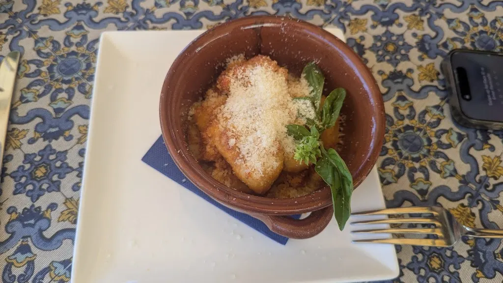 Michael Holmes_De Riso Sede Storica_Minori_review