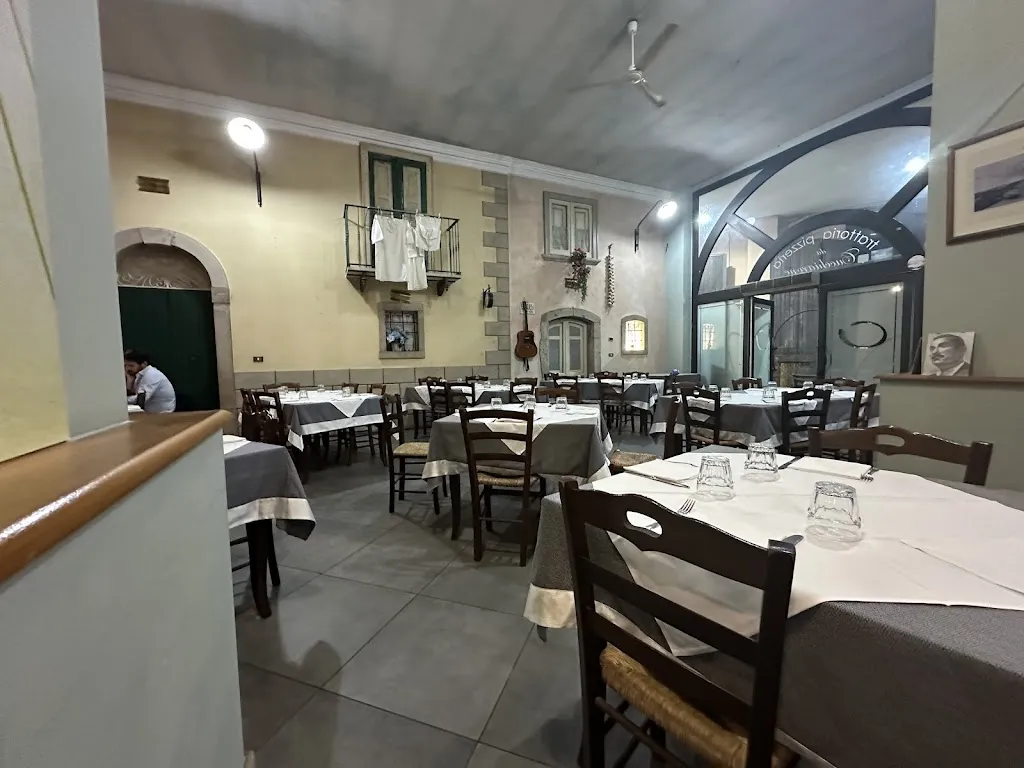 Ristorante Pizzeria Cucchiarone restaurant in Mirabella Eclano