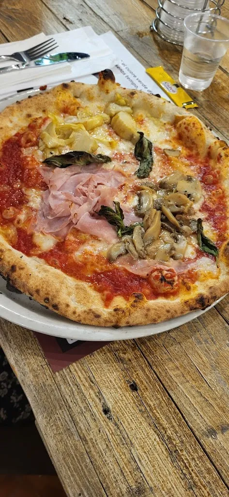 Ristorante Pizzeria Cucchiarone_Mirabella Eclano_slider_image_3