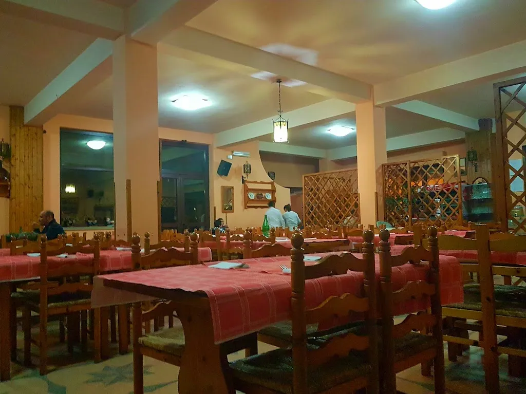 Pizzeria La Maddalena restaurant in Mirabella Eclano