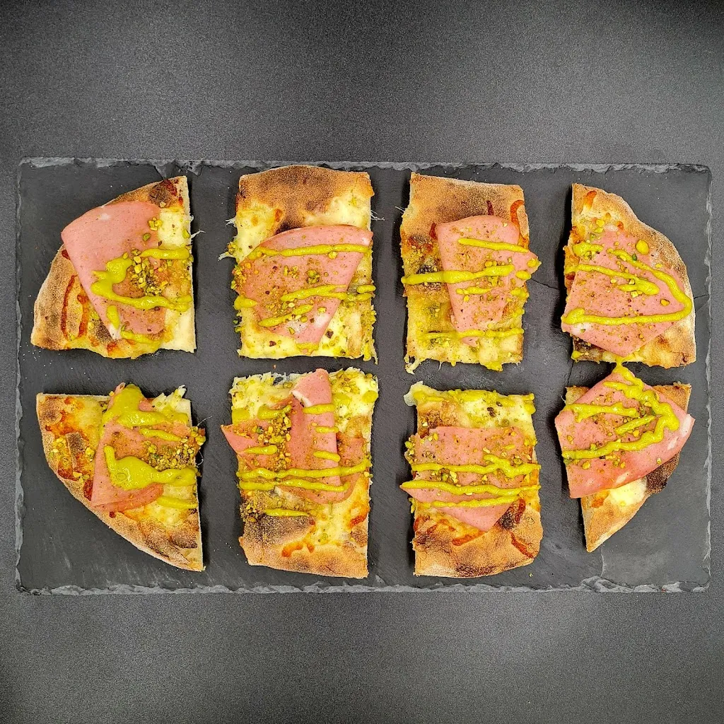 Non Solo Pizza Gourmet restaurant in Mirabella Eclano