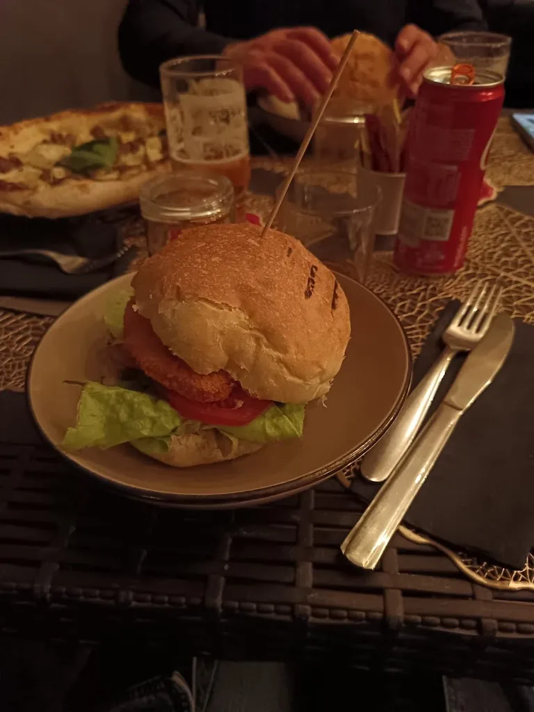 Francesco Falanga_Castrum pub rummeria_Mercogliano_review