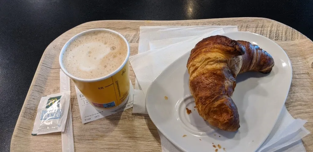 Salome Nodia_McDonald's_Mercogliano_review