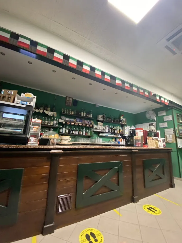 D Richey_BLACK OUT COCKTAIL BAR_Montecalvo Irpino_review