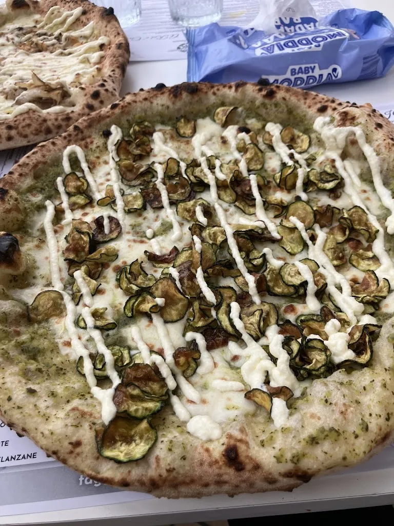 Michaela Langmajerová_PIZZERIA LEONE GENNARO _Mondragone_review