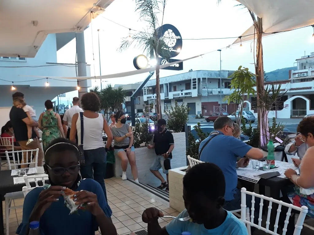 Donte Gordon_PIZZERIA LEONE GENNARO _Mondragone_review