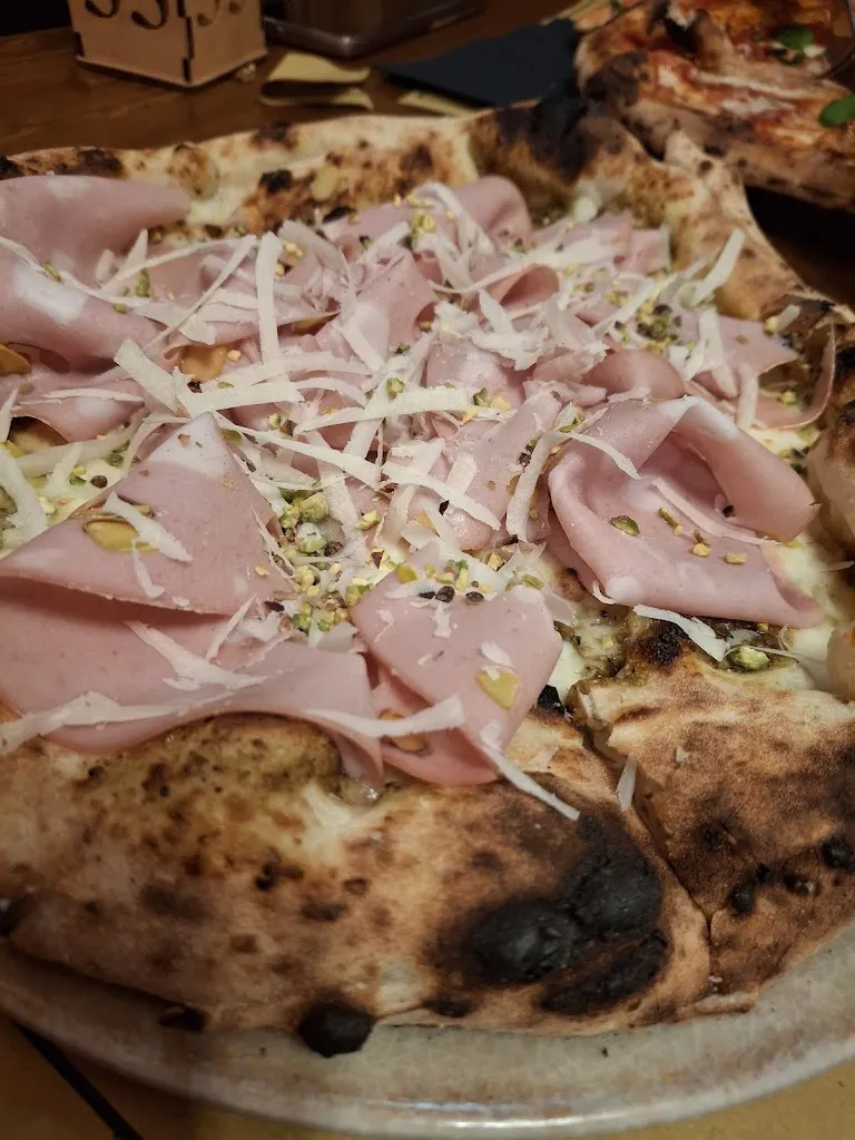 Assya Brodella_MAGIC GARDEN_Mondragone_review