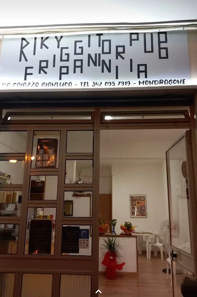 PANINOTECA, FRIGGITORIA RIKY PUB restaurant in Mondragone