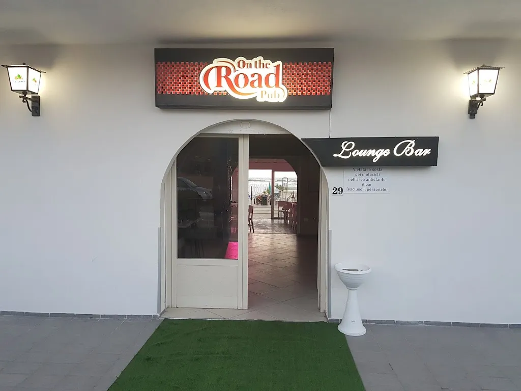 Pub On The Road restaurant in Mondragone