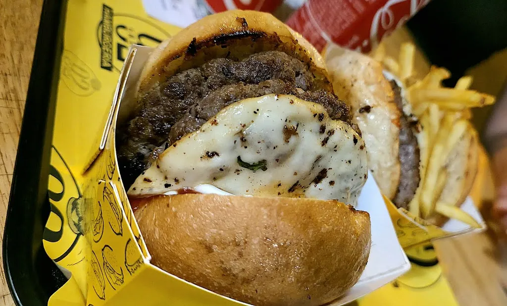 Francesco Carrese_92 grammi hamburgeria_Mondragone_review