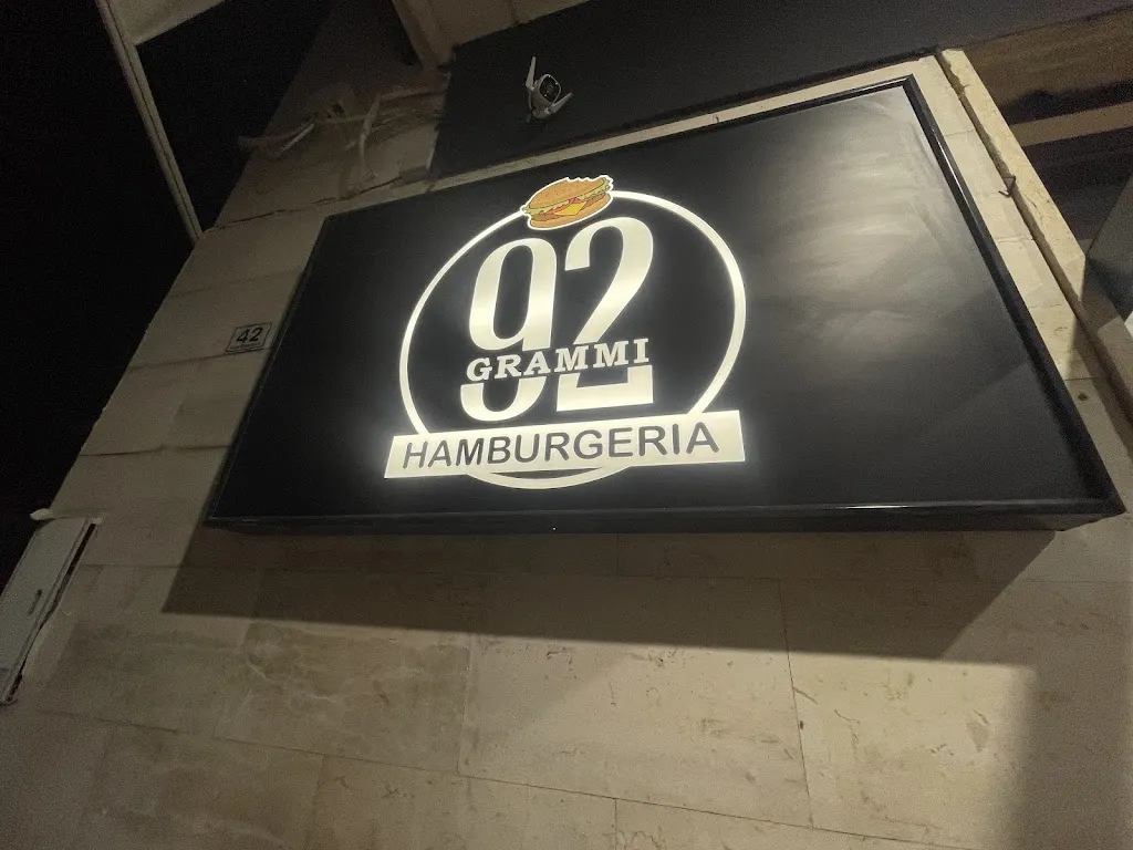 Carla Soria_92 grammi hamburgeria_Mondragone_review