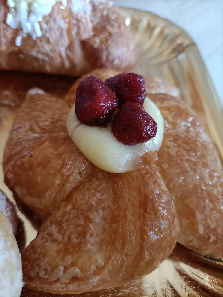 Giuseppe Bisogno_Pasticceria Santoro_Montecorvino Rovella_review