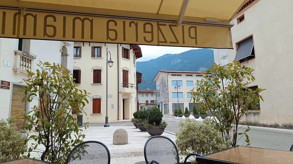 Bar Trattoria Pizzeria Miami_Montereale_slider_image_1