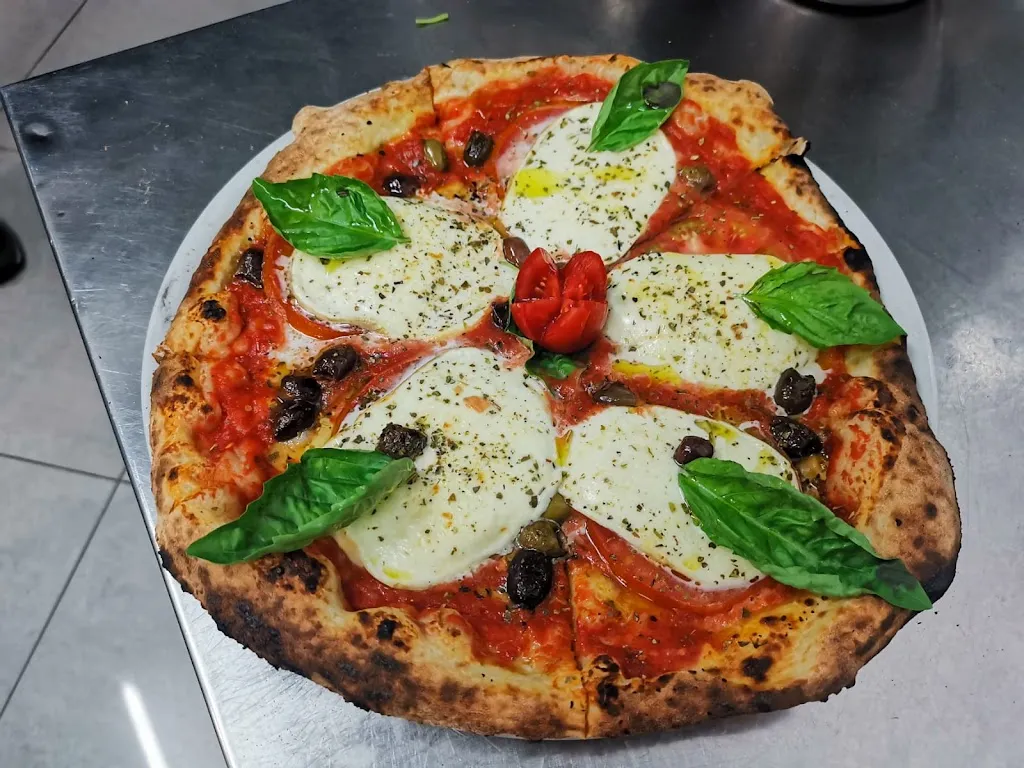 Pizzeria Dei Soci X_Montemiletto_slider_image_3