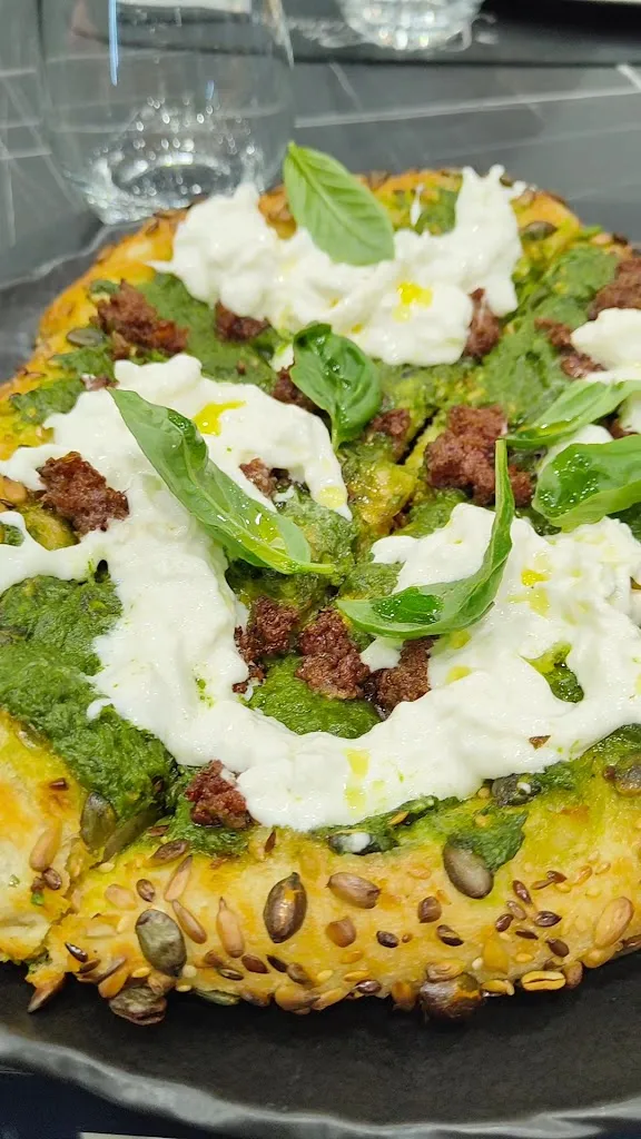 Il Segreto di Pulcinella di Giuseppe Bove - Pizzeria_Montesarchio_slider_image_2