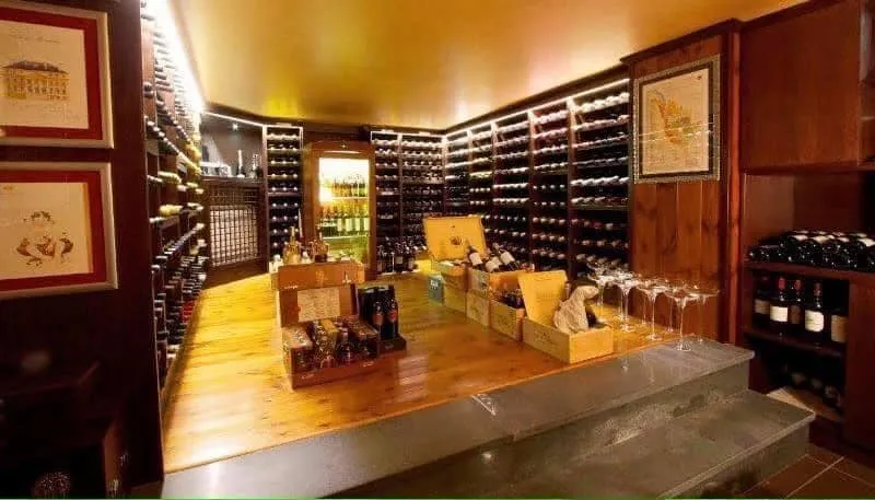 Phoenix Club restaurant in Monterusciello