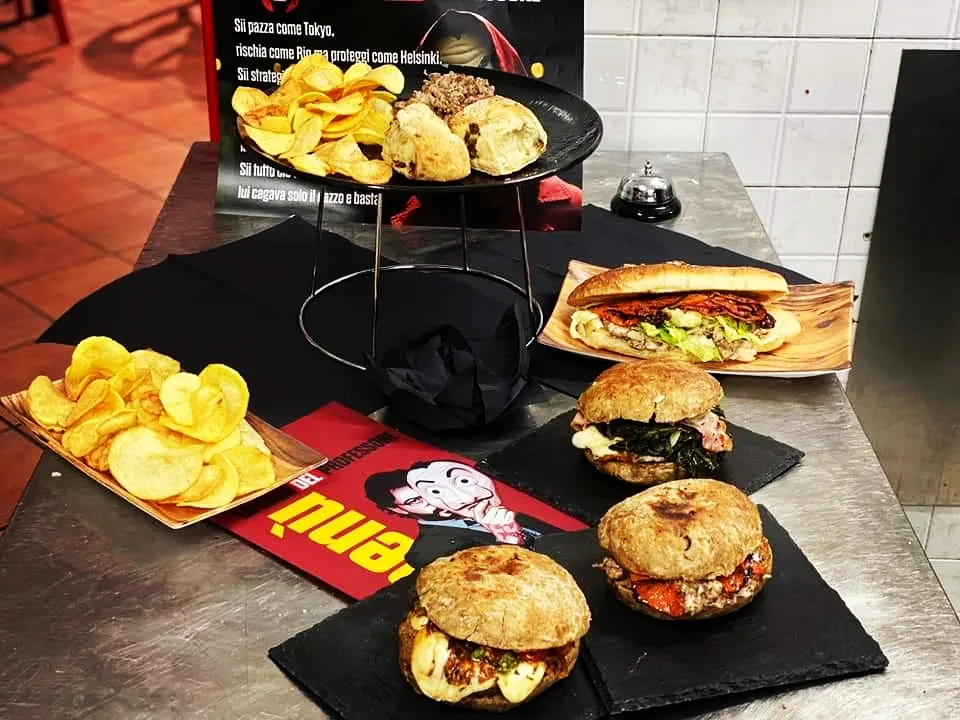 RISTOPUB LA CASA DEL PROFESSORE_Monterusciello_slider_image_1