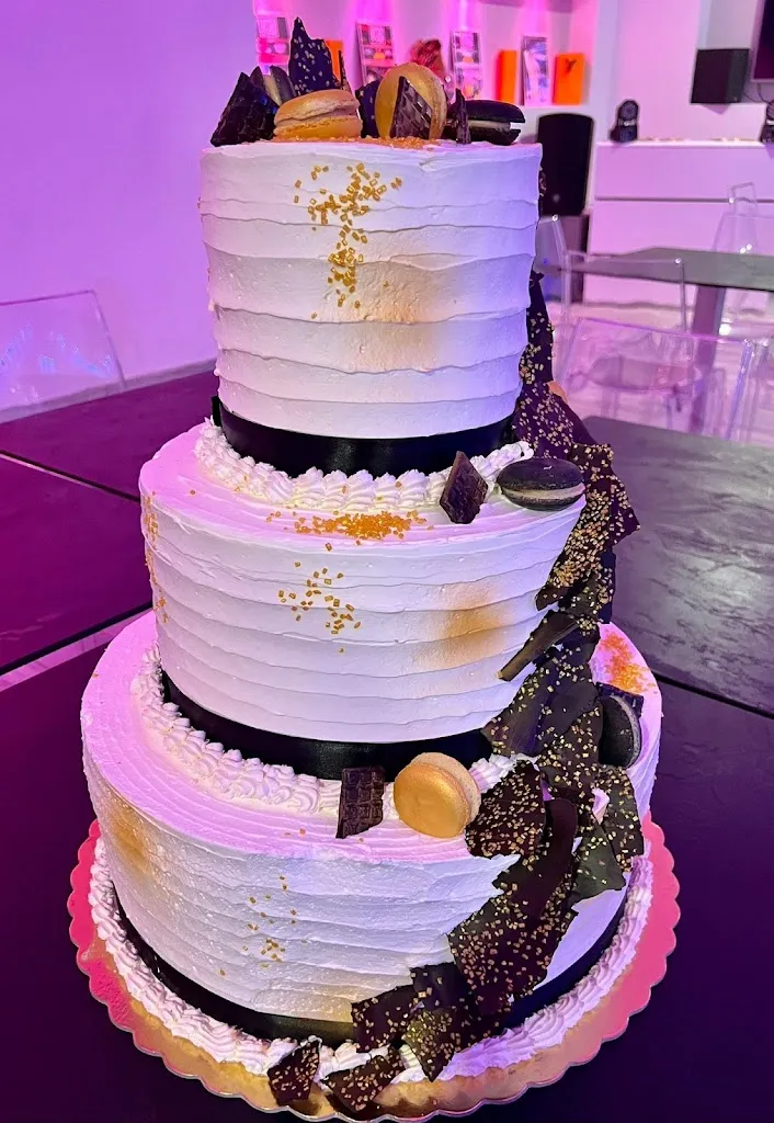 Black and White_Monterusciello_slider_image_2