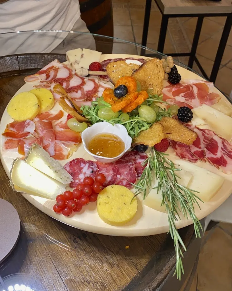 Xenia Ristorante Mediterraneo_Monterusciello_slider_image_3