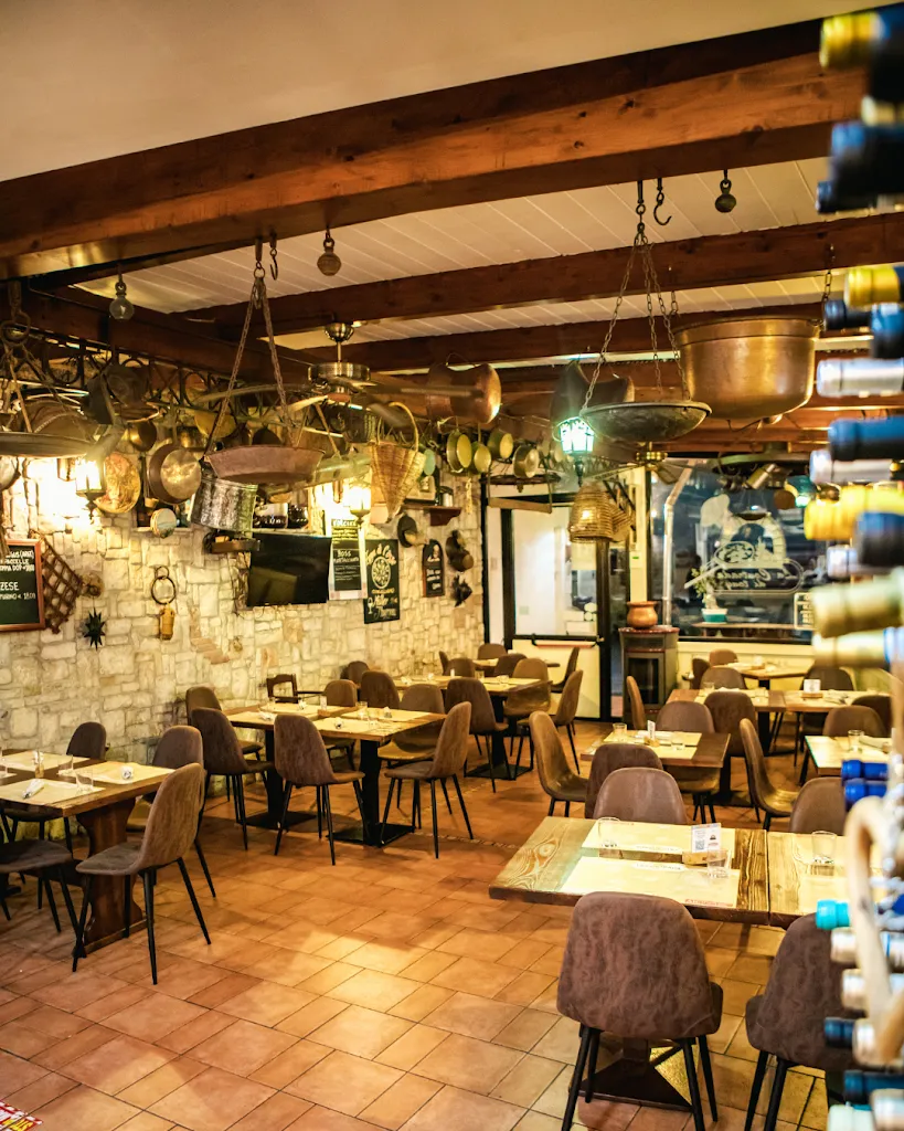 La Contrada di Tony Ristorante & Pizzeria_Monterusciello_slider_image_1