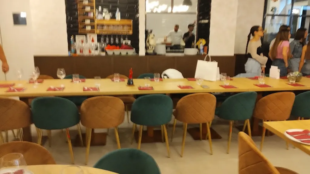 Trattoria Napoletana e Pizzeria Nun Se Ne Va' restaurant in Monterusciello