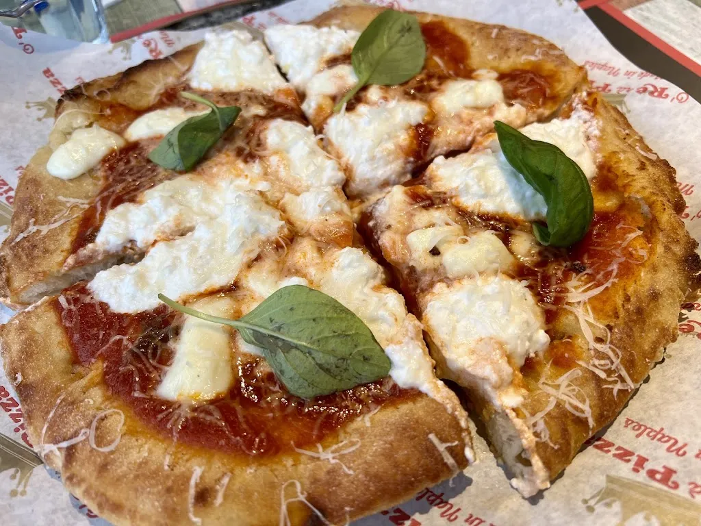 Leah Sage_Pizzeria Ò RE rà Pizza POZZUOLI ,Monteruscello_Monterusciello_reseña