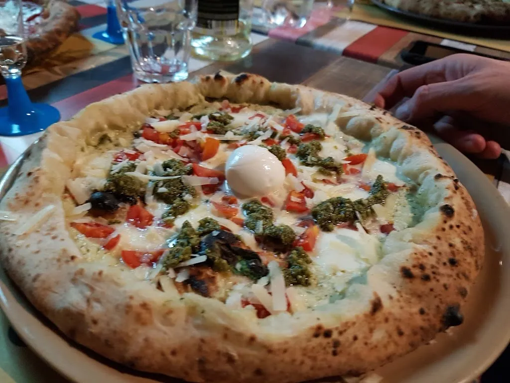 Jenifer Buck_Pizzeria Ò RE rà Pizza POZZUOLI ,Monteruscello_Monterusciello_reseña