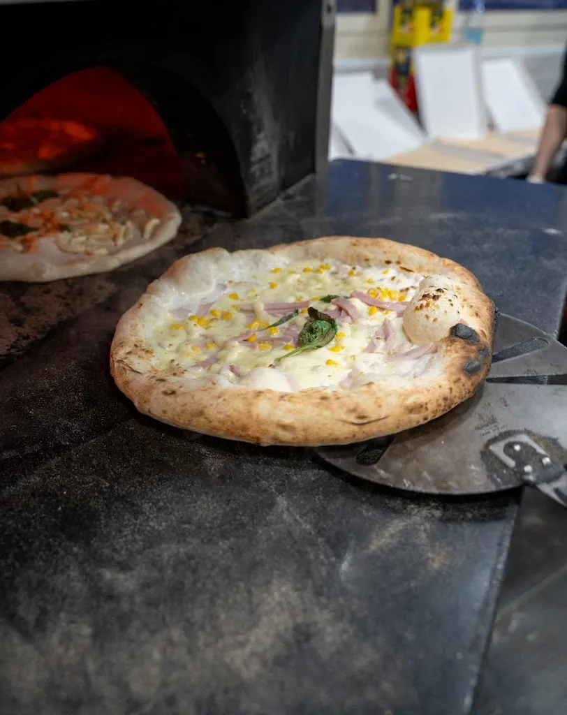 Pizzeria Tutta N'ata Storia restaurant in Monterusciello