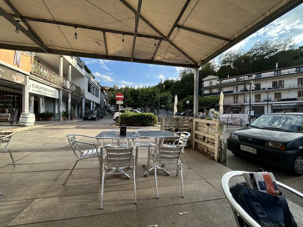 Bar Sandro & Momó Restaurant Pub_Oliveto Citra_slider_image_1