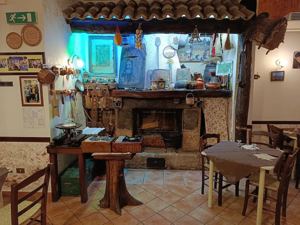 Hosteria Pizzeria Il Tritone_Ospedaletto d'Alpinolo_slider_image_1