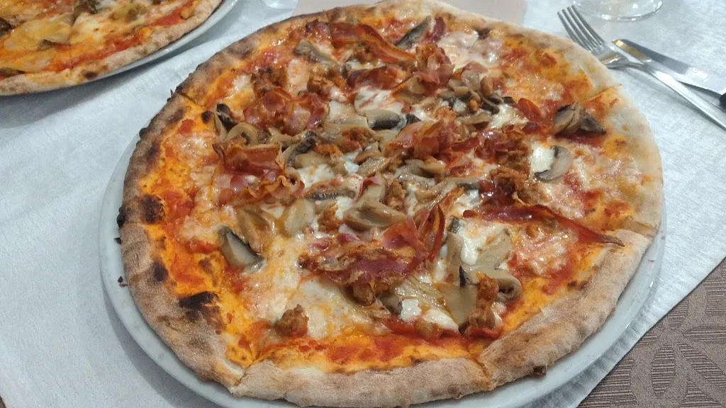 Giovanni Scafuri_Alioth pizzeria bar_Padula_review