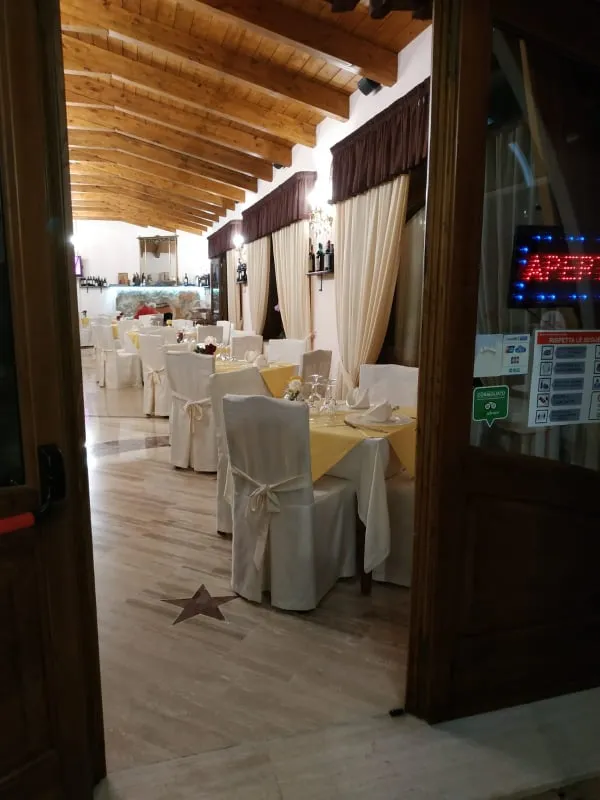 Valeria Limongi_Ristorante-Pizzeria-Antica Taverna Cantatore-Padula-provincia Salerno_Padula_review