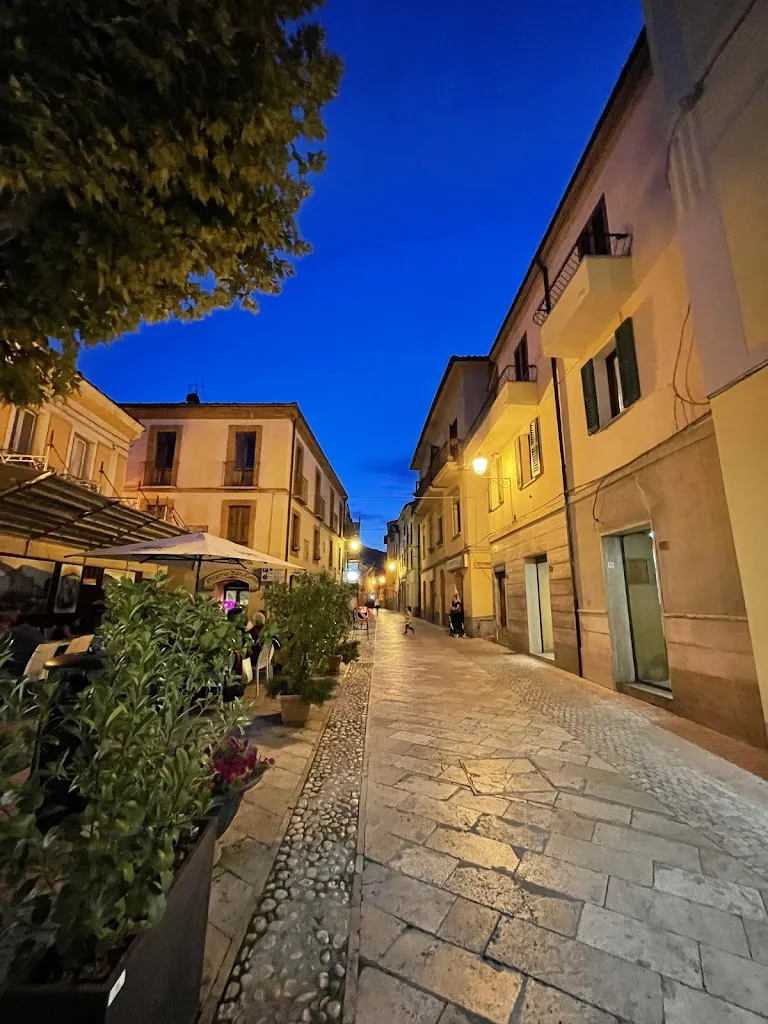 Felipe Camêlo_Pizzeria KonviviuM by Menaguale_Montorio al Vomano_review