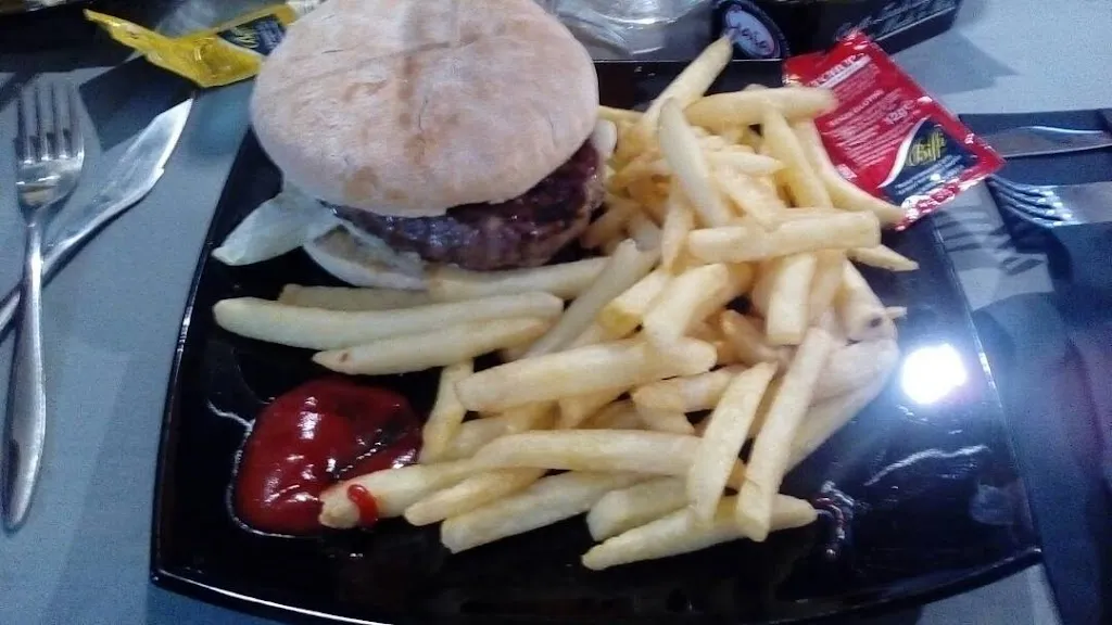 Alexandra camarano_Emme Disco Bar Padula_Padula_review