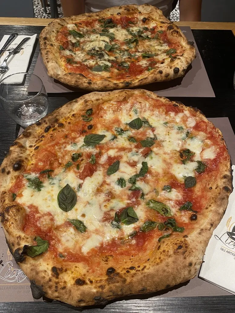 Pizzeria da Lioniello_Orta di Atella_slider_image_3