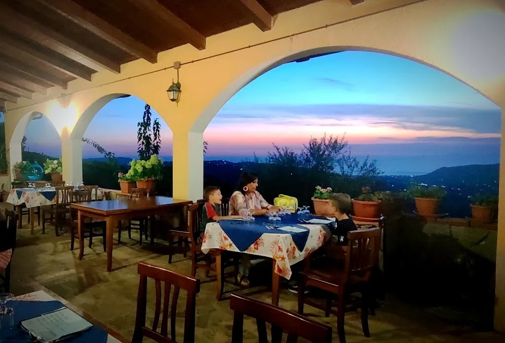 La Taverna Del Capitano restaurant in Perdifumo