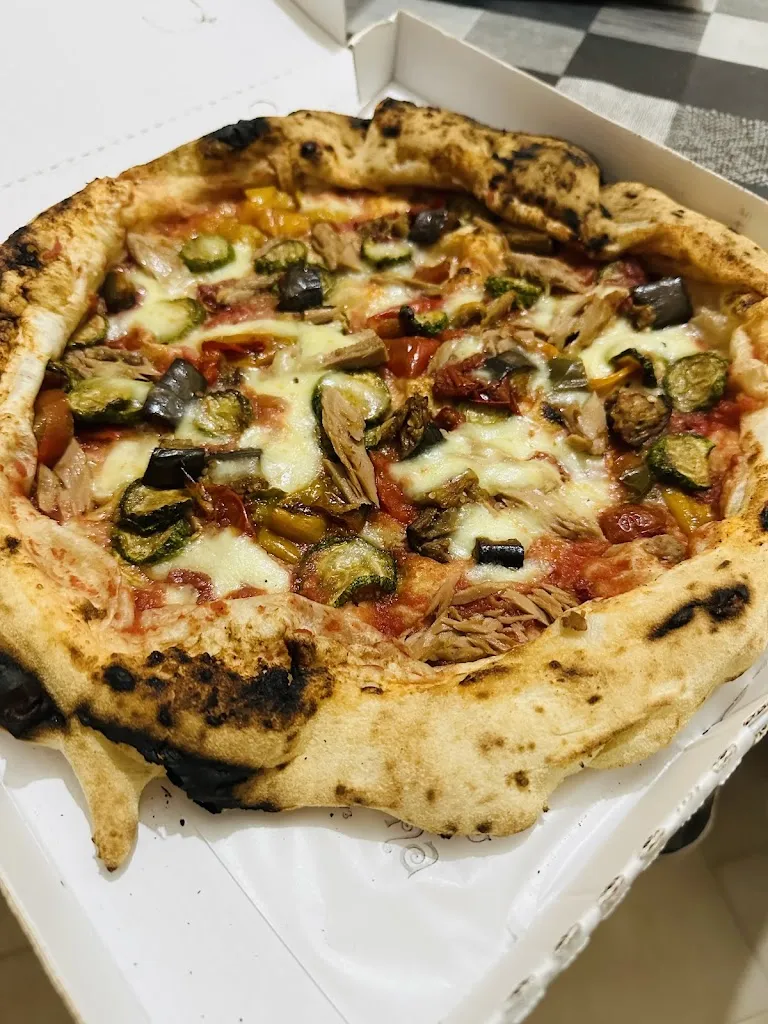 ASRAF YEASIN MAHI_Gennaro Catapano Pizzeria Jolly_Palma Campania_review